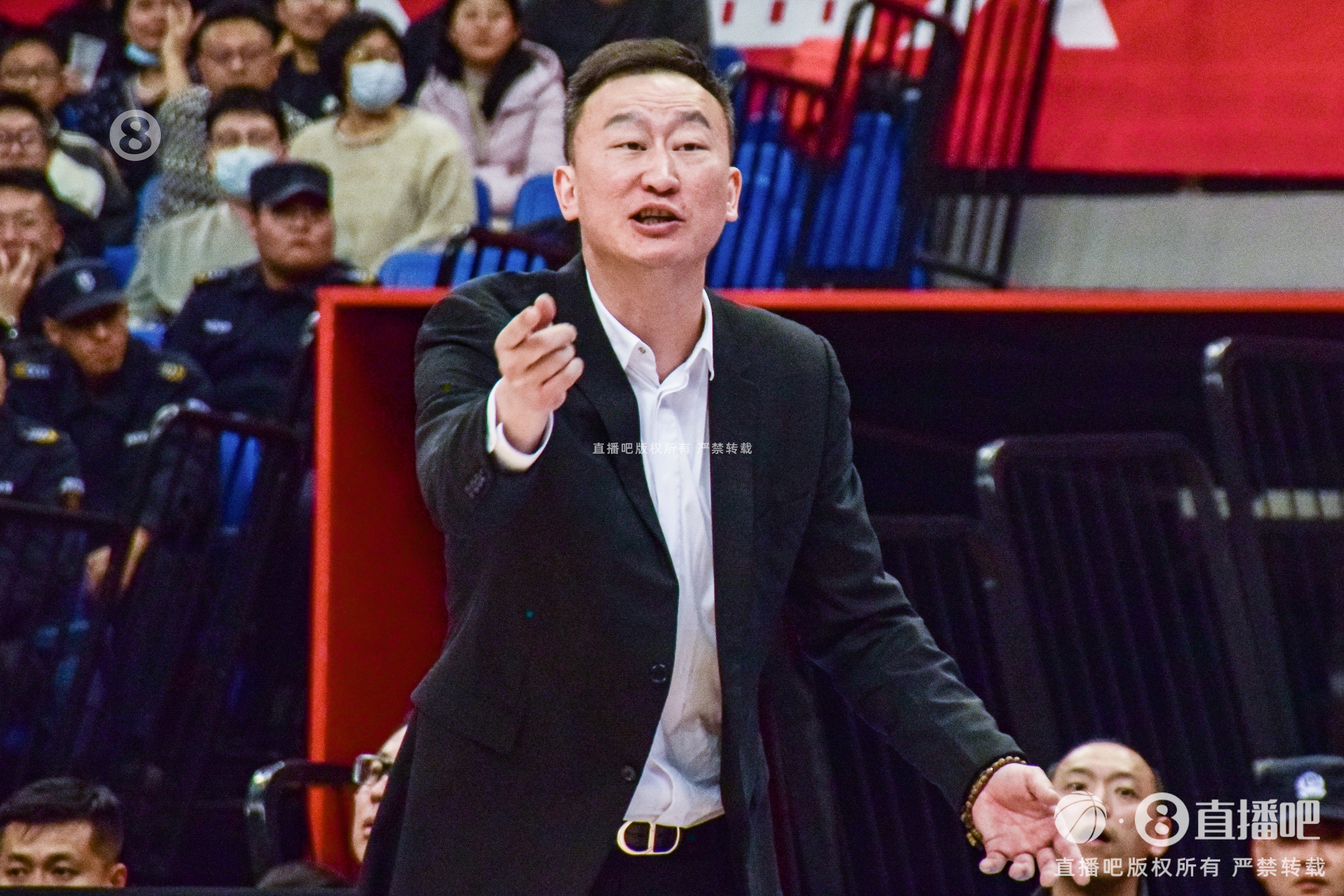 足球直播-青岛男篮确立未来核心阵容：李俊贤与丛睿言接棒杨瀚森，双子星引领新篇章